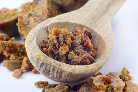 Raw Bee Propolis is 100% pure, high concentration of many minerals, including phosphorus and potassium, as well as beta carotene, bioflavonoids, vitamins B1 and B2.